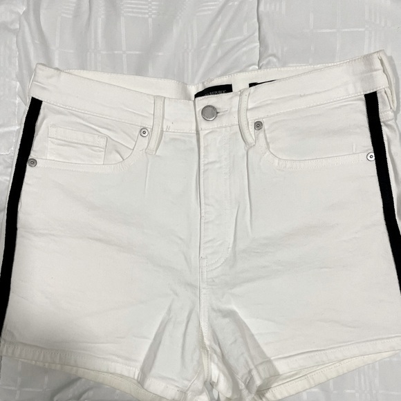 Banana Republic white denim short with black piping on side - Picture 1 of 3